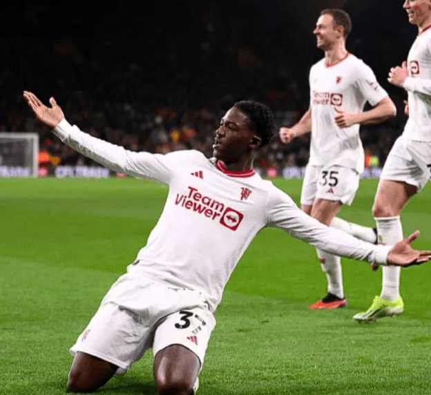 曼联中场梅努冬窗离队风波：现状、过往与未来走向