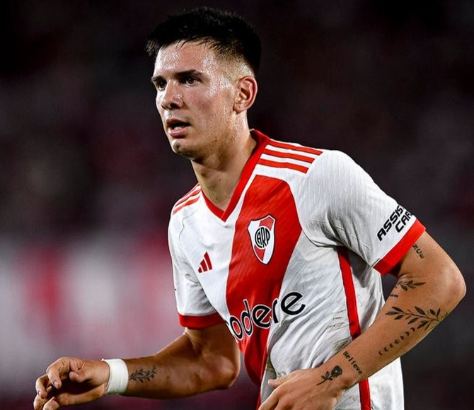 马斯坦托诺：欧冠低迷表现下的首发危机与挑战